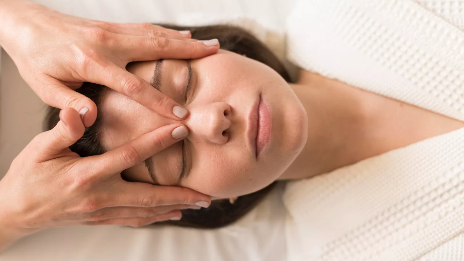 Kobido, le massage liftant japonais : le secret d'un visage détendu et rayonnant